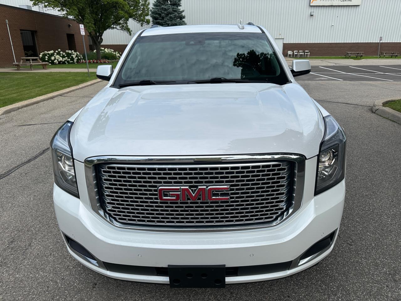 2017 GMC Yukon Denali 6.2L 4WD - Class Leading Design Photo4