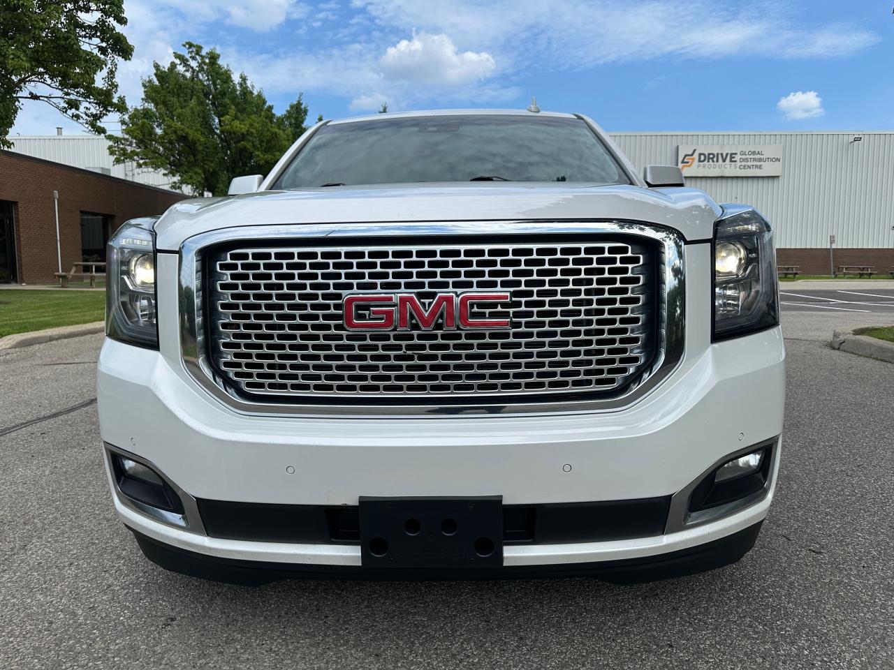 2017 GMC Yukon Denali 6.2L 4WD - Class Leading Design Photo2