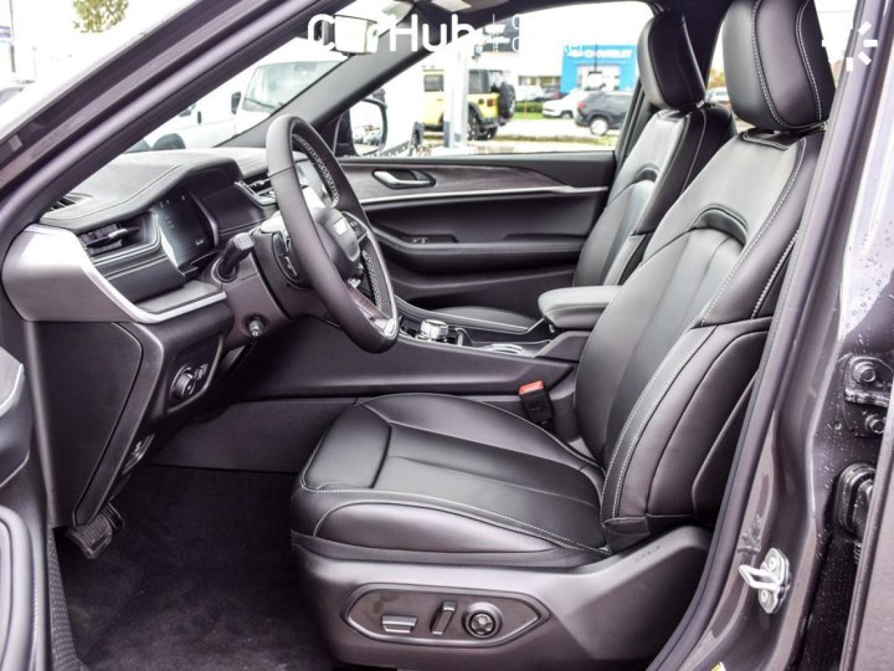 2025 Jeep Grand Cherokee L Limited 7 Seater Pano Sunroof 360 Camera Luxury Group Photo