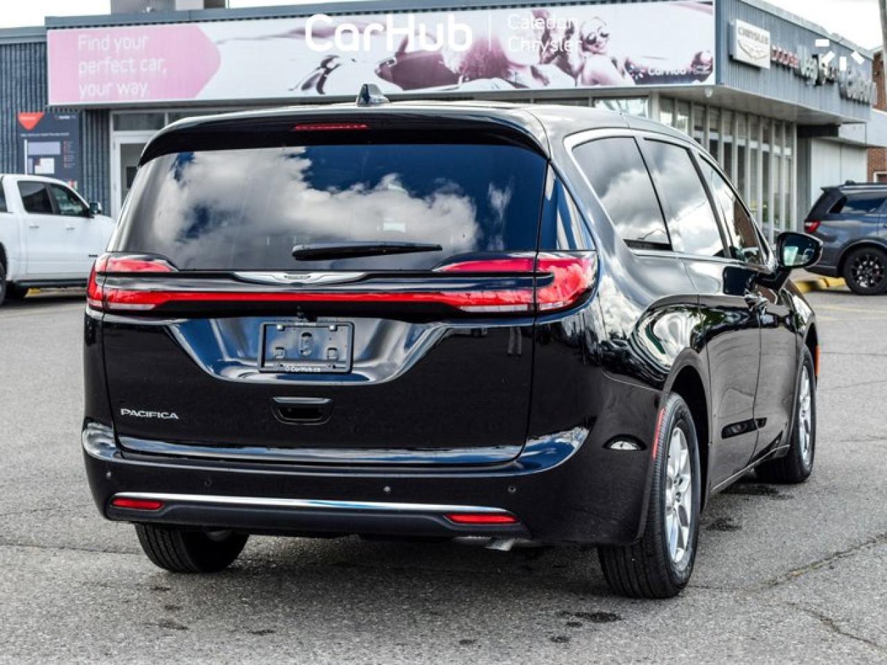 2026 Chrysler Pacifica Select  Passenger 8 Passenger Navigation Remote Start Photo