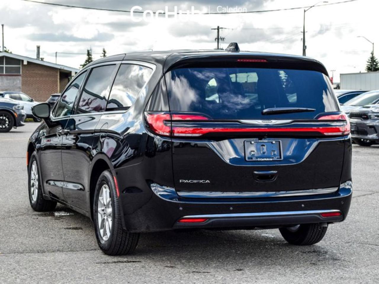 2026 Chrysler Pacifica Select  Passenger 8 Passenger Navigation Remote Start Photo