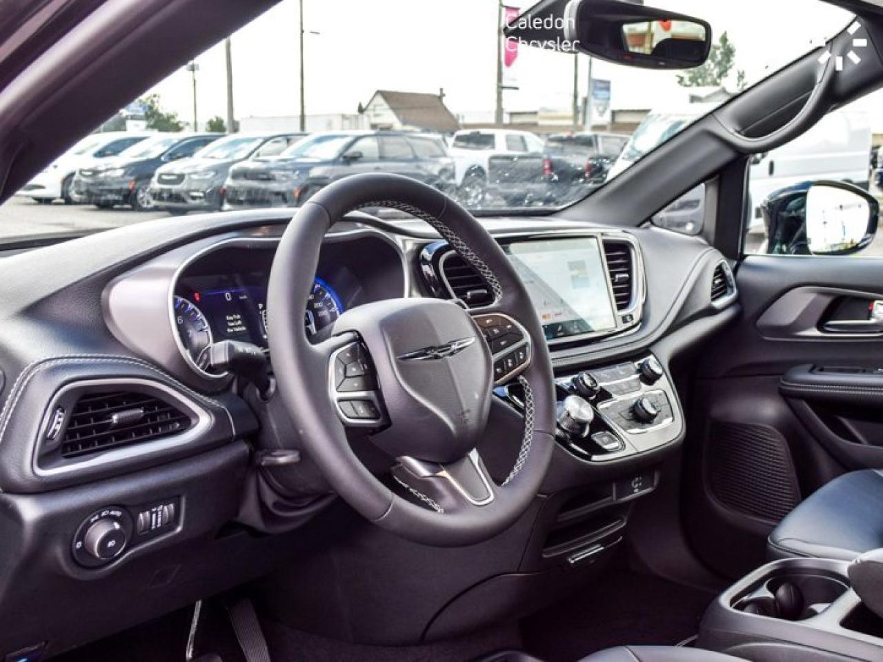 2026 Chrysler Pacifica Select  Passenger 8 Passenger Navigation Remote Start Photo