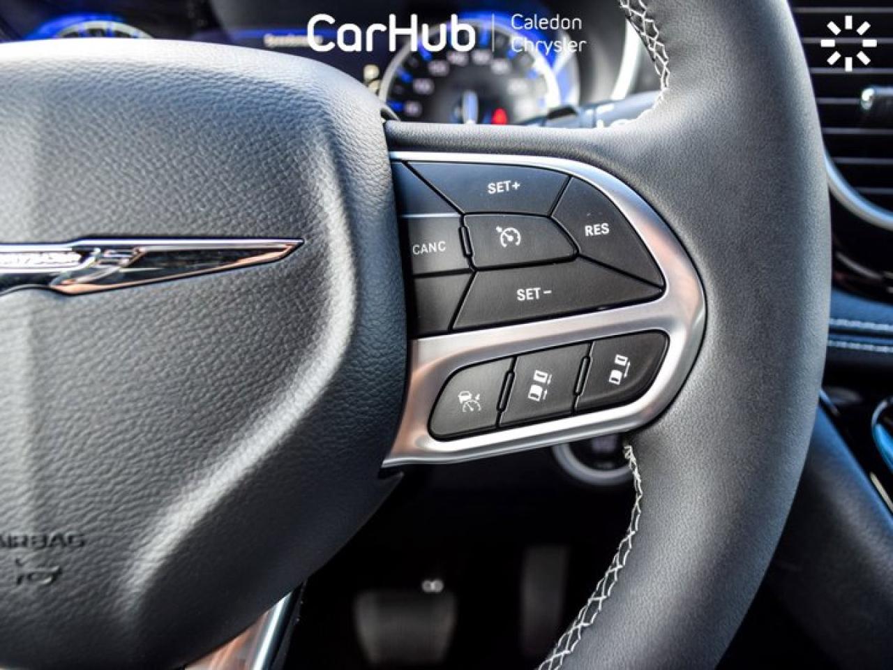 2026 Chrysler Pacifica Select  Passenger 8 Passenger Navigation Remote Start Photo