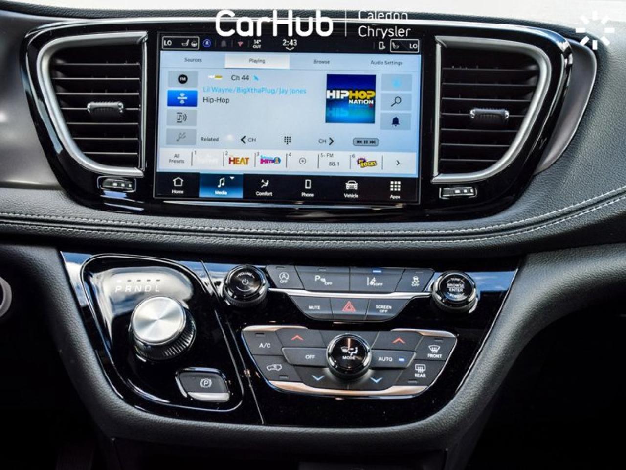 2026 Chrysler Pacifica Select  Passenger 8 Passenger Navigation Remote Start Photo