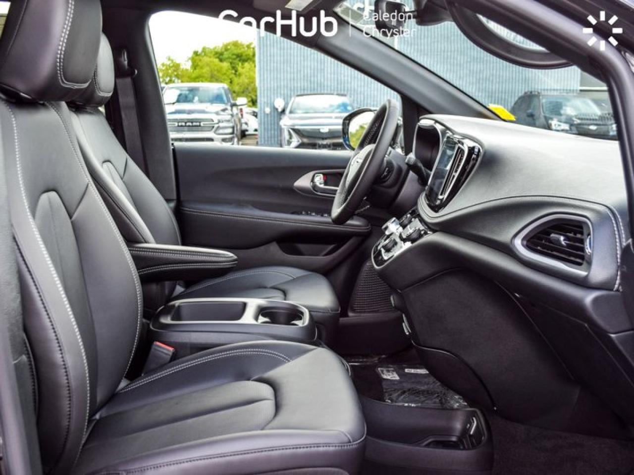 2026 Chrysler Pacifica Select  Passenger 8 Passenger Navigation Remote Start Photo