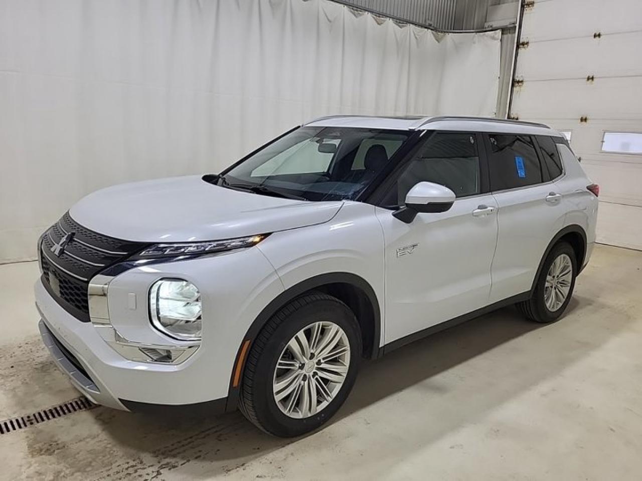 Used 2024 Mitsubishi Outlander Plug-In Hybrid LE PHEV AWD | 7 Pass | Nav | Pano Roof | Split Leather | Heated Seats + Steering | Adaptive Cruise | for sale in Guelph, ON