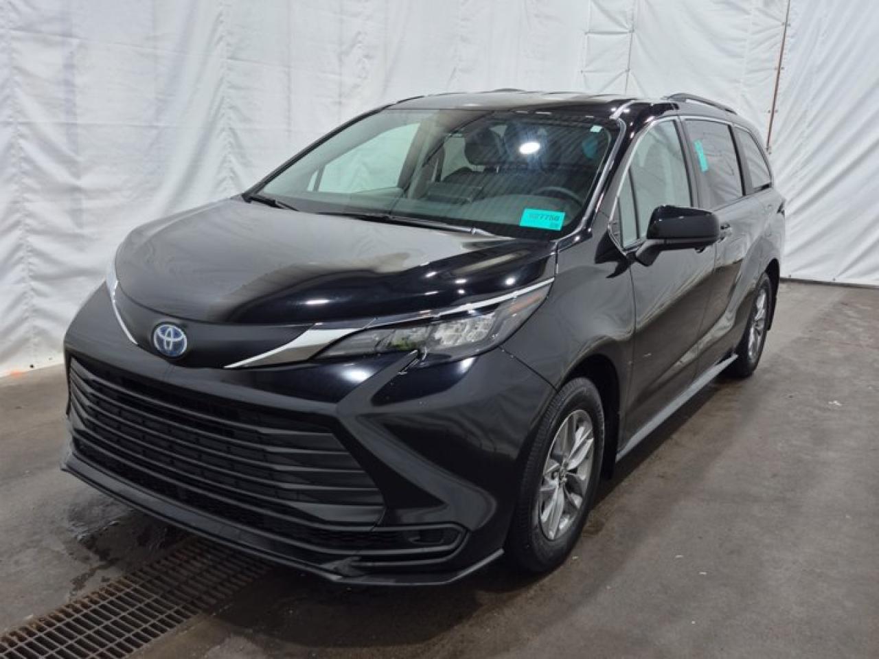Used 2024 Toyota Sienna LE Hybrid | Heated Steering + Seats | Power Sliding Doors | Power Seat | CarPlay + Android | for sale in Guelph, ON