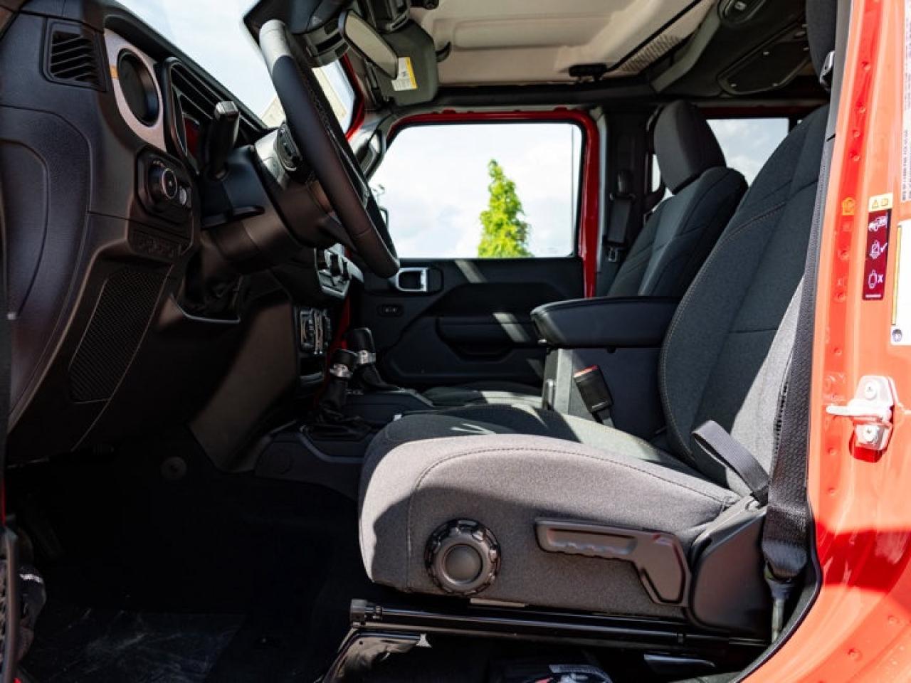 2025 Jeep Wrangler Sport S Photo