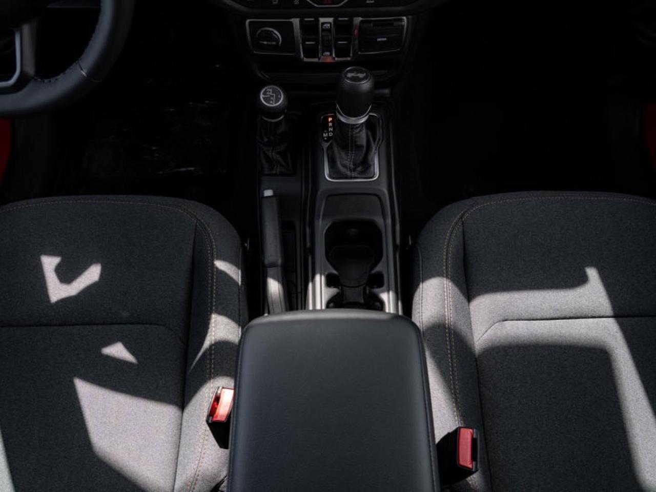 2025 Jeep Wrangler Sport S Photo