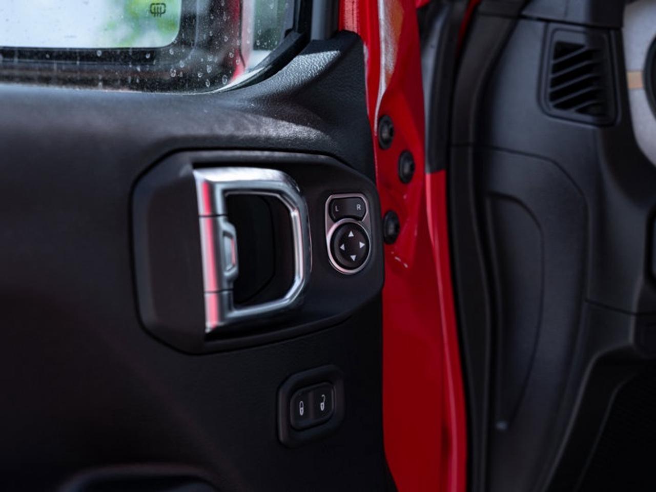 2025 Jeep Wrangler Sport S Photo