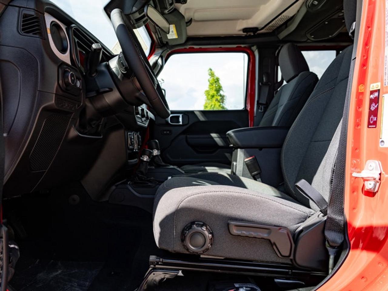 2025 Jeep Wrangler Sport S Photo