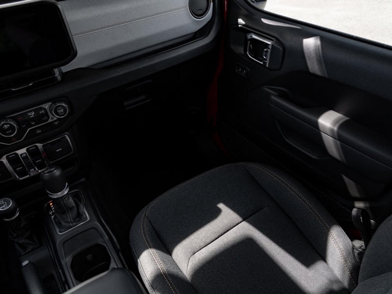 2025 Jeep Wrangler Sport S Photo