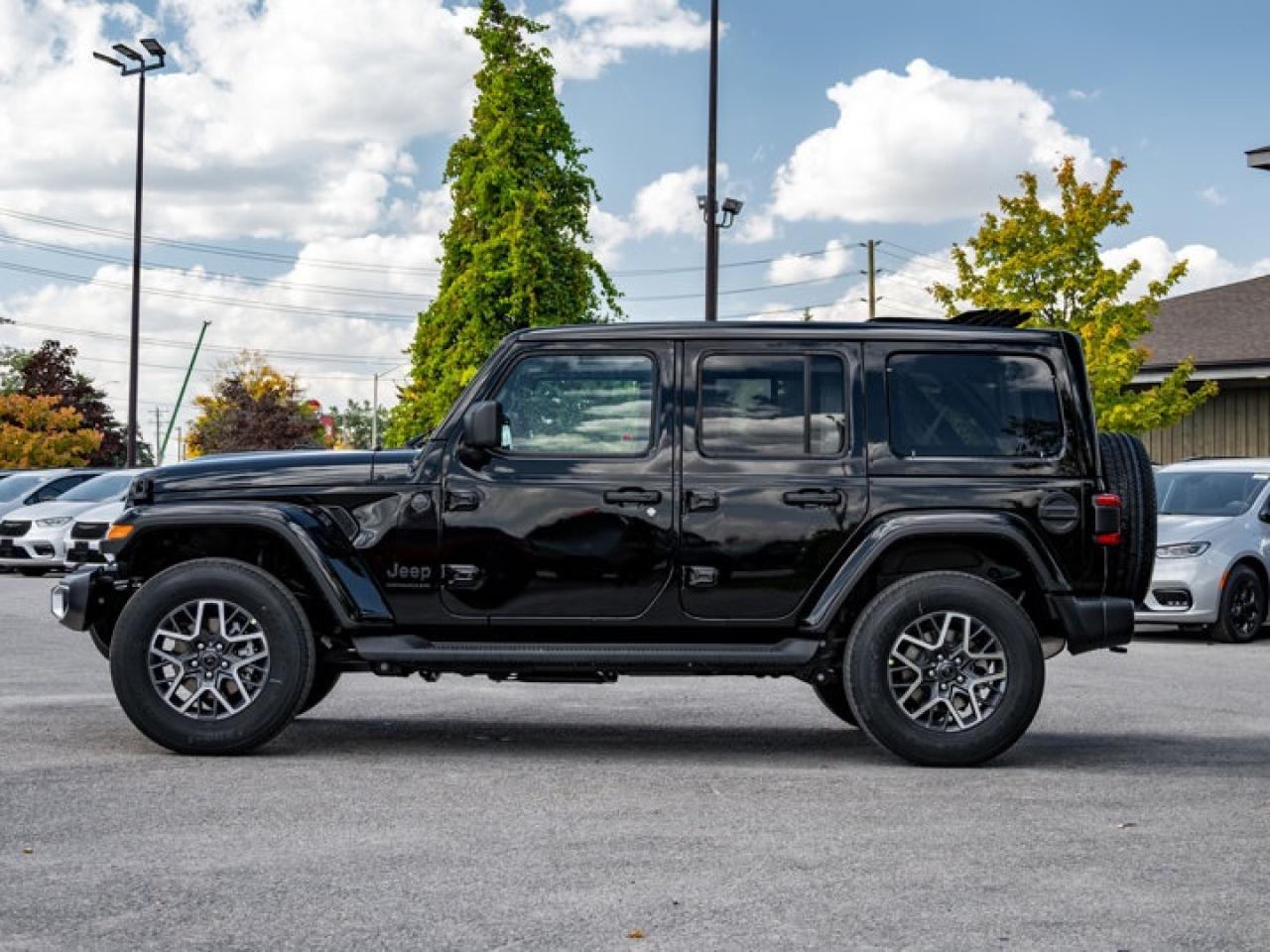 2025 Jeep Wrangler Sahara Photo3
