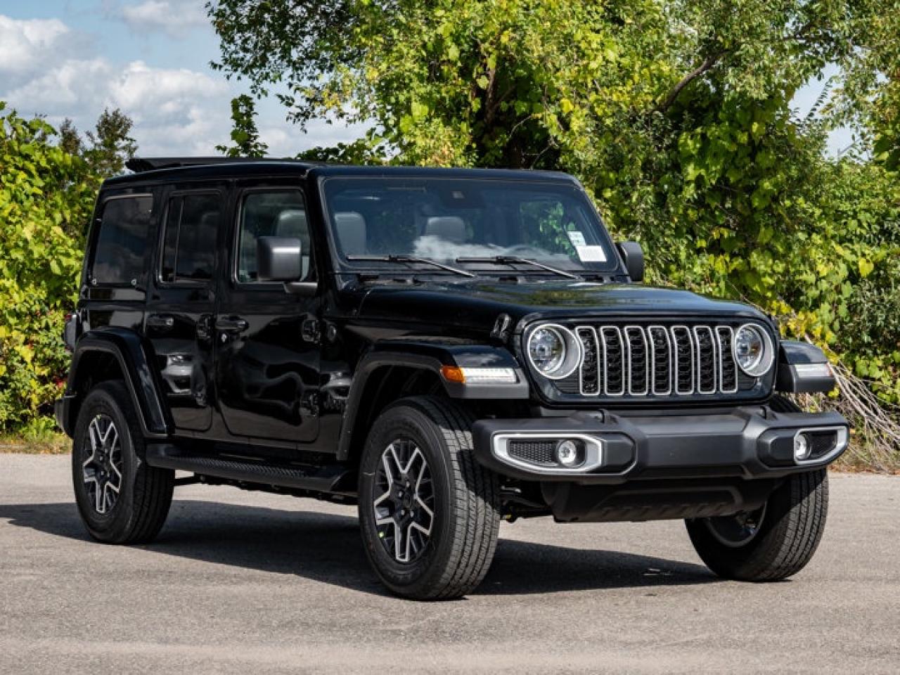2025 Jeep Wrangler Sahara Photo