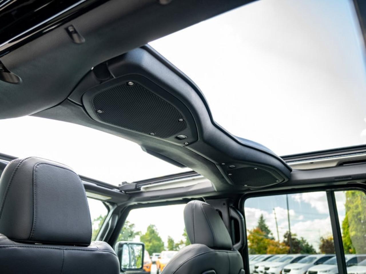 2025 Jeep Wrangler Sahara Photo