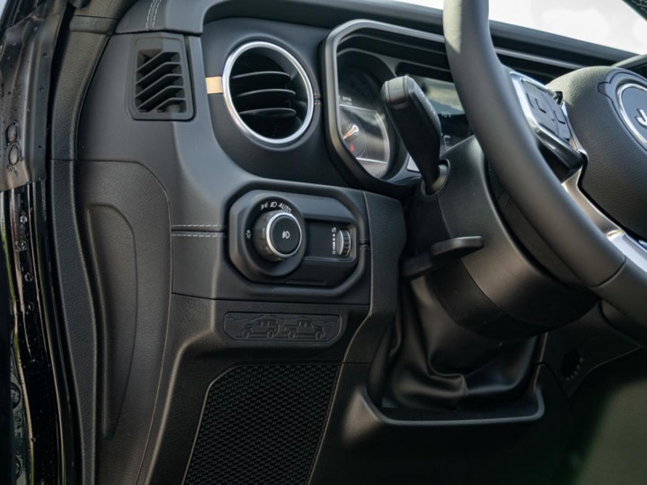 2025 Jeep Wrangler Sahara Photo