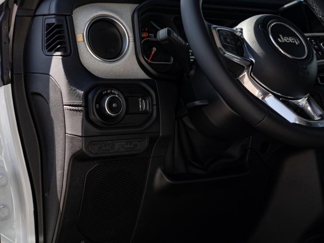 2025 Jeep Wrangler Sahara Photo