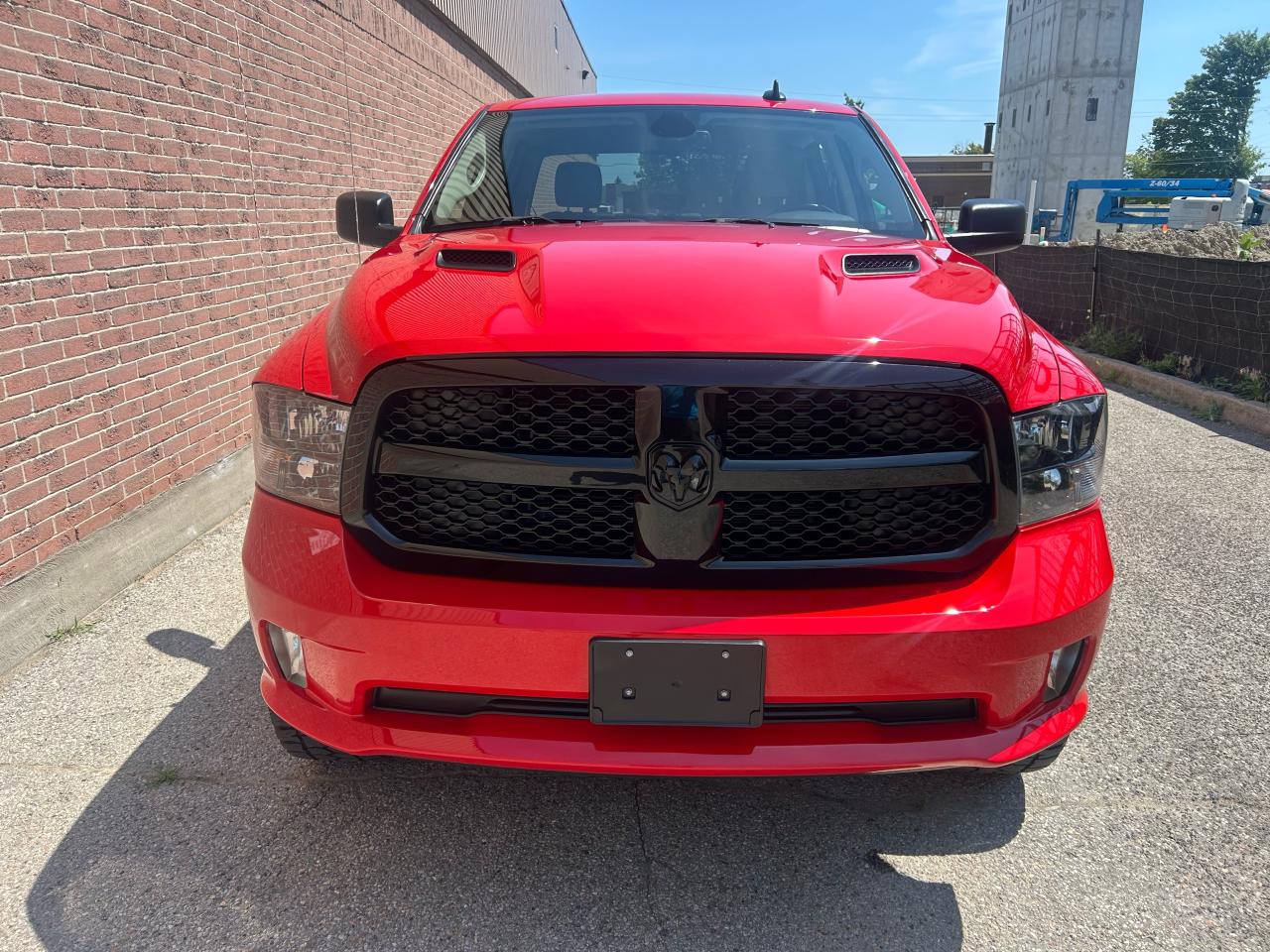 2022 RAM 1500 Classic EXPRESS Photo2