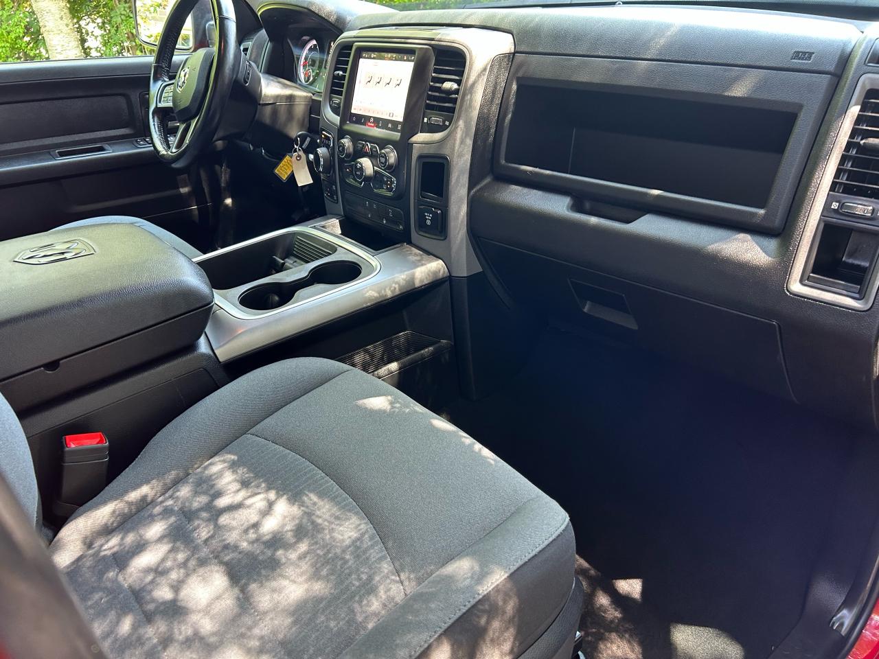 2022 RAM 1500 Classic EXPRESS - Photo #18