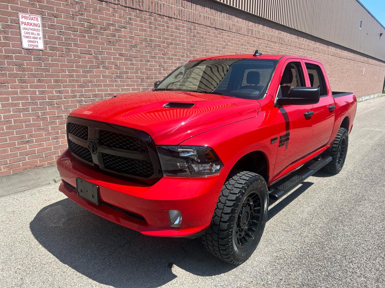 2022 RAM 1500 Classic EXPRESS - Photo #2