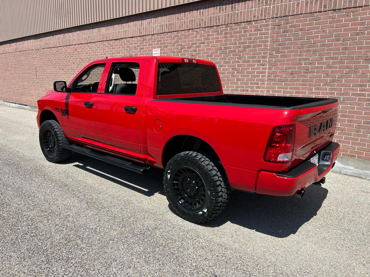2022 RAM 1500 Classic EXPRESS - Photo #4