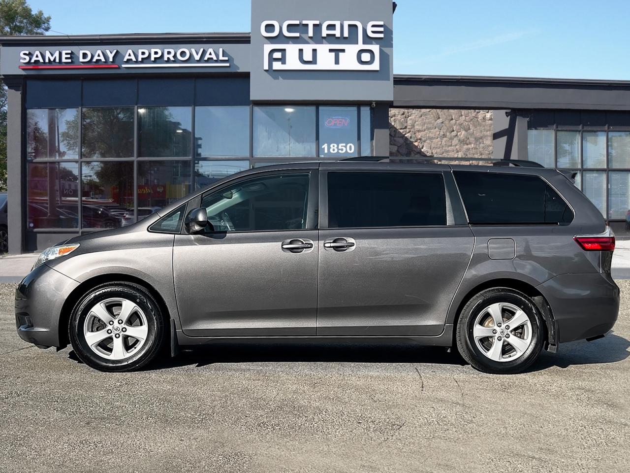 2017 Toyota Sienna LE 8-Passenger - Photo #3