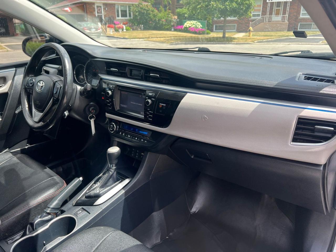 2016 Toyota Corolla LE - Photo #12