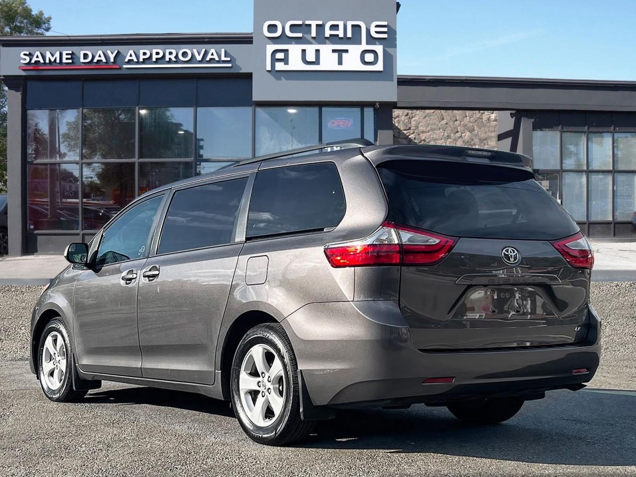 2017 Toyota Sienna LE 8-Passenger - Photo #4