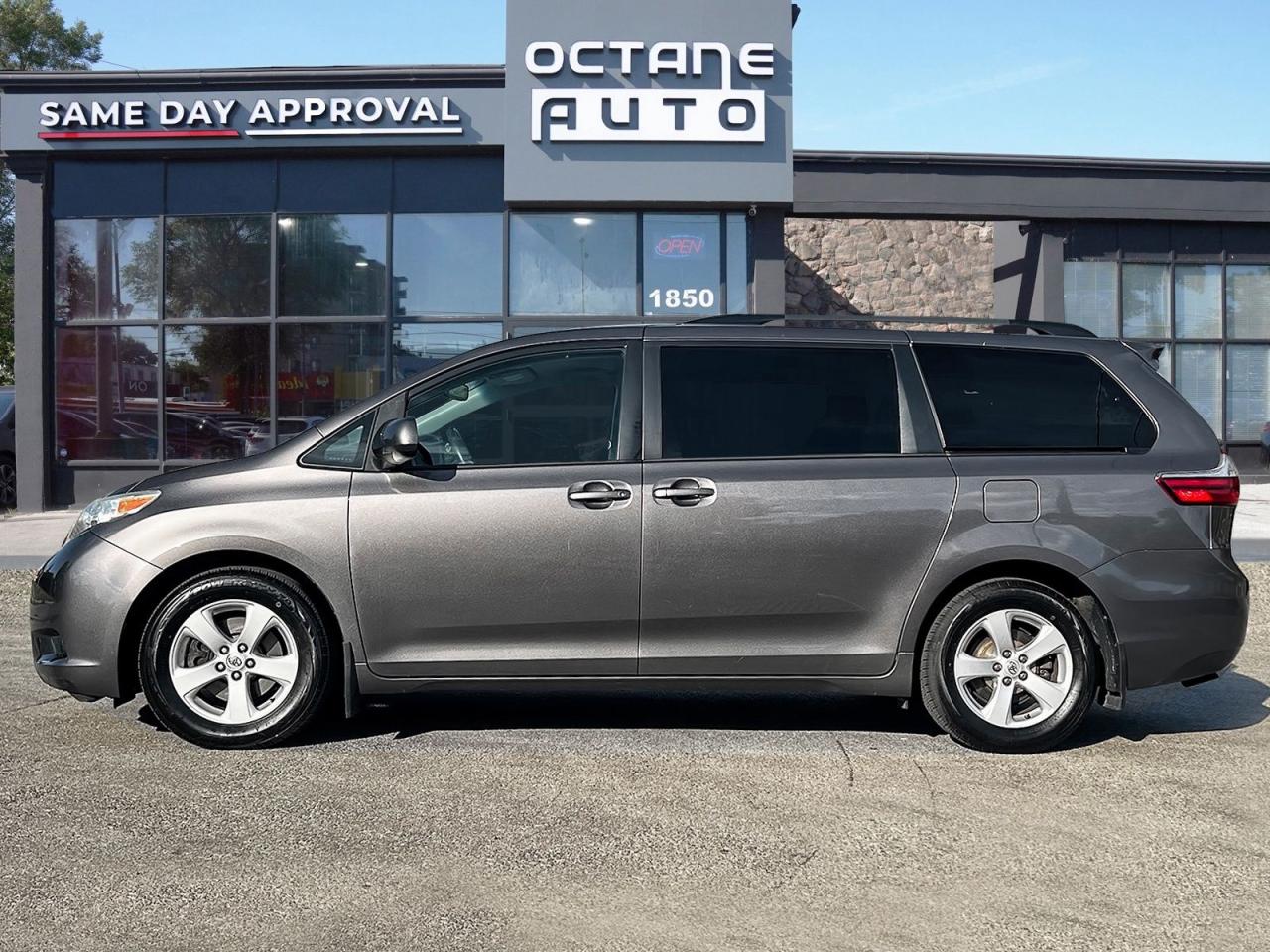 2017 Toyota Sienna LE 8-Passenger - Photo #3