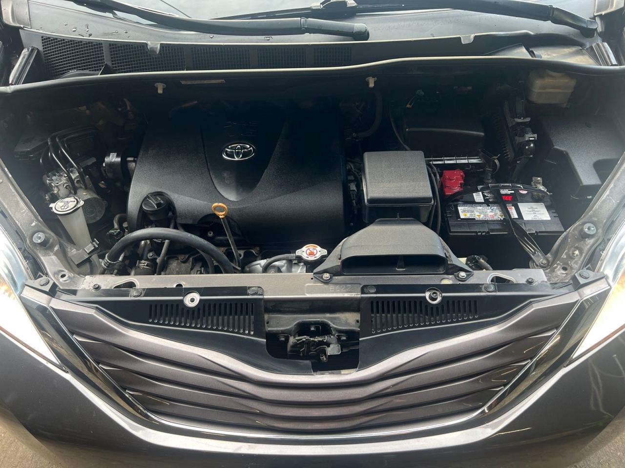 2017 Toyota Sienna LE 8-Passenger - Photo #8