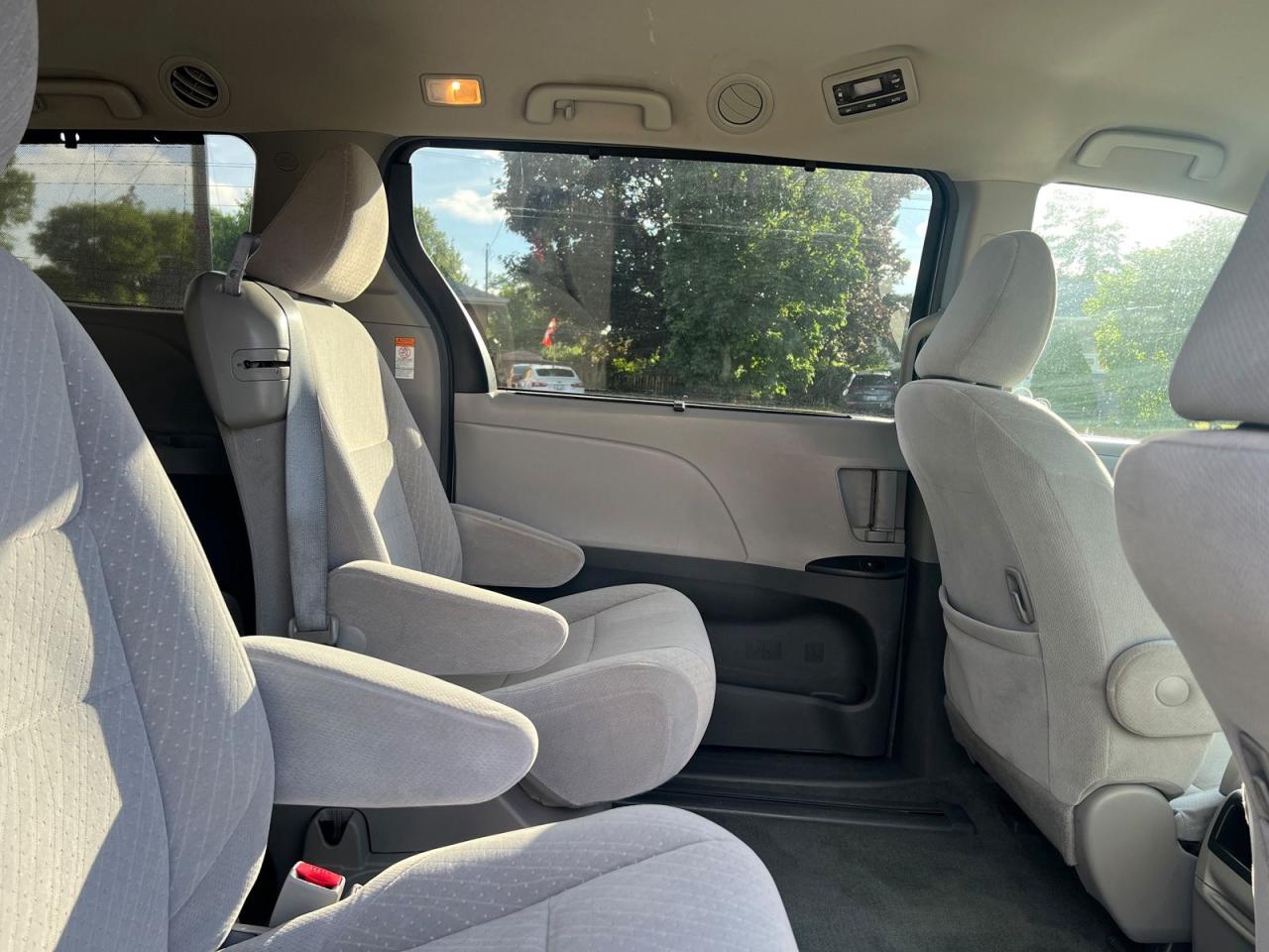 2017 Toyota Sienna LE 8-Passenger - Photo #10
