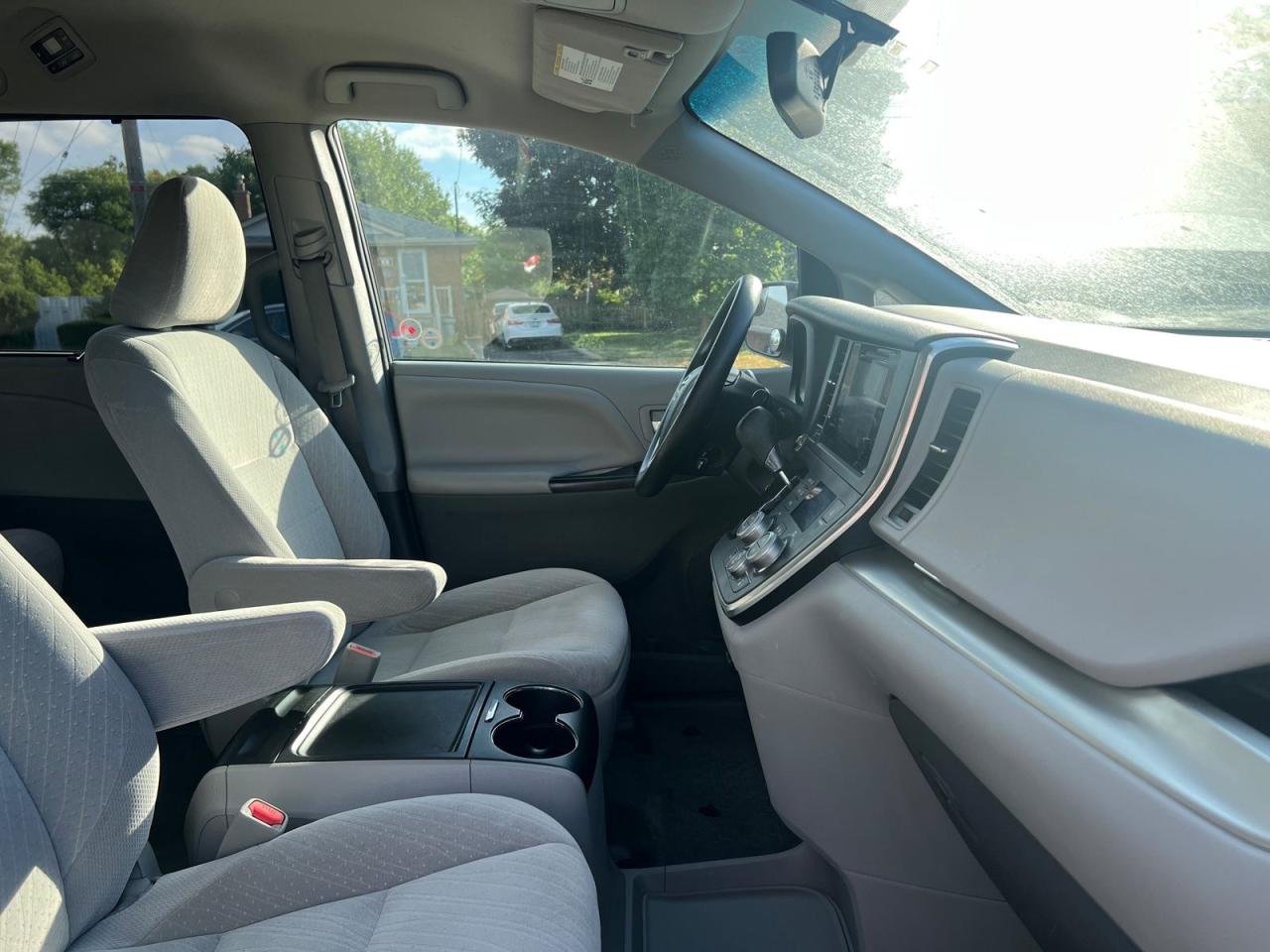 2017 Toyota Sienna LE 8-Passenger - Photo #12