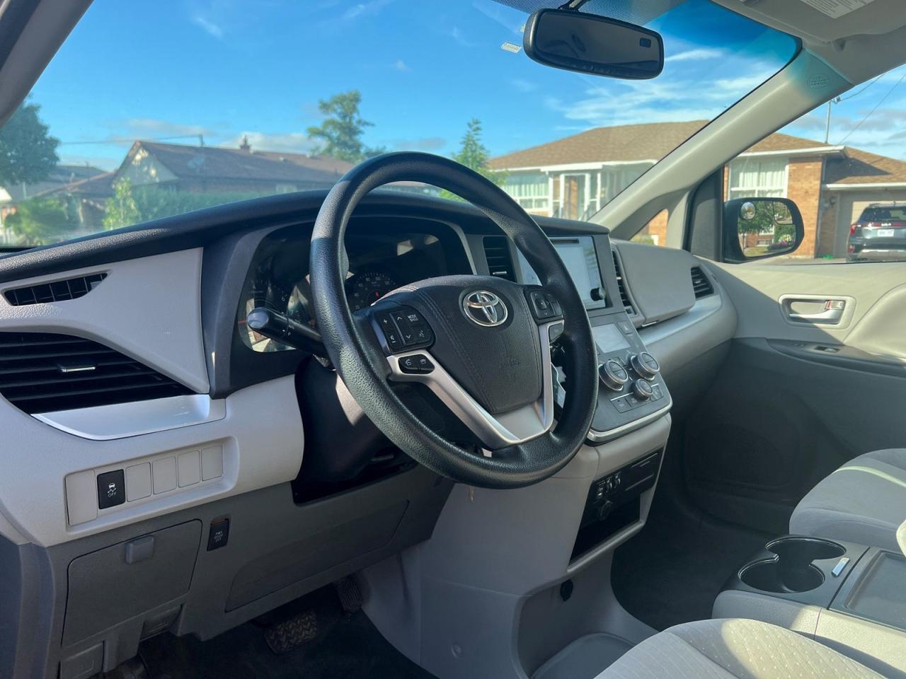 2017 Toyota Sienna LE 8-Passenger - Photo #17