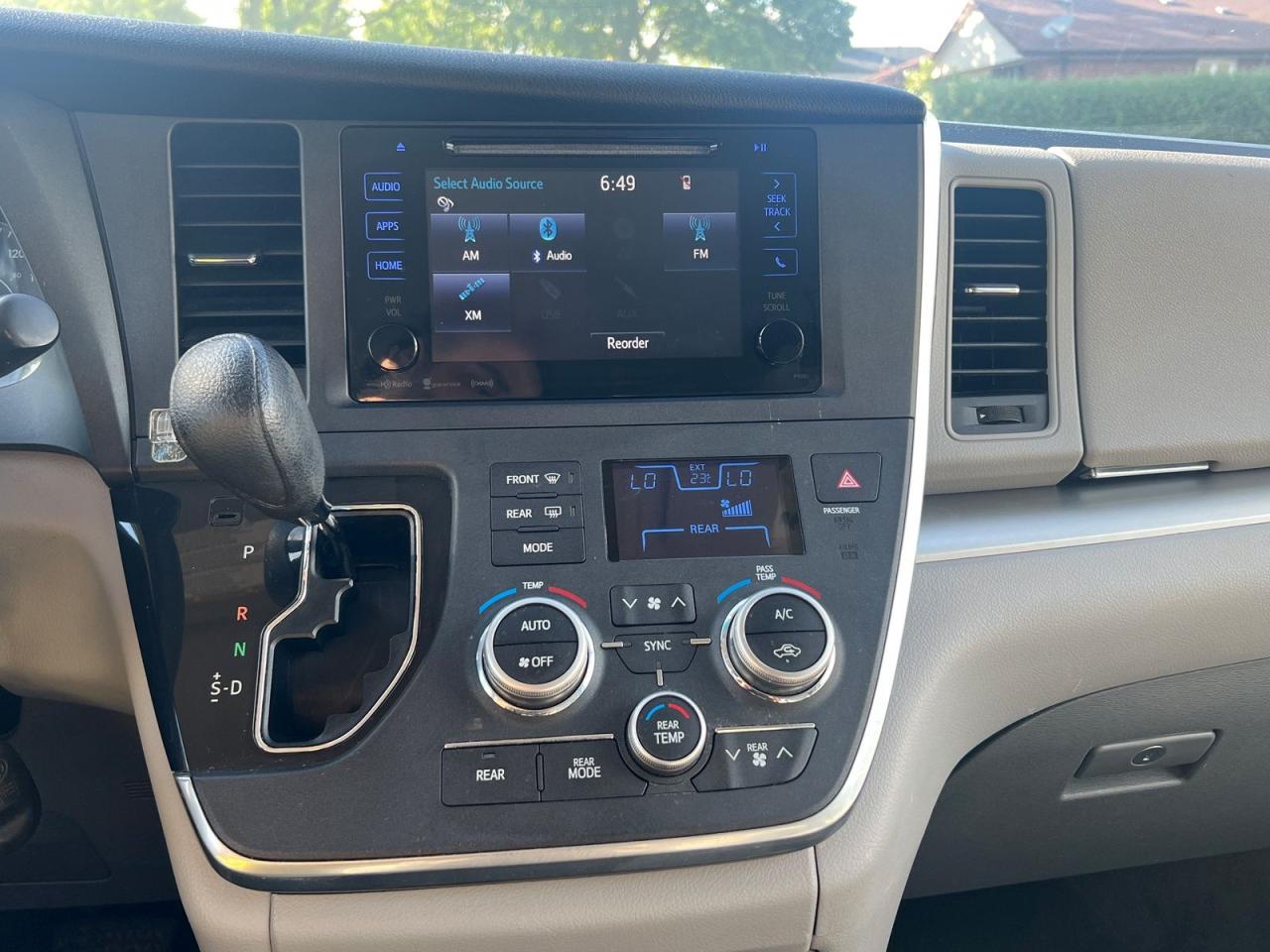 2017 Toyota Sienna LE 8-Passenger - Photo #22