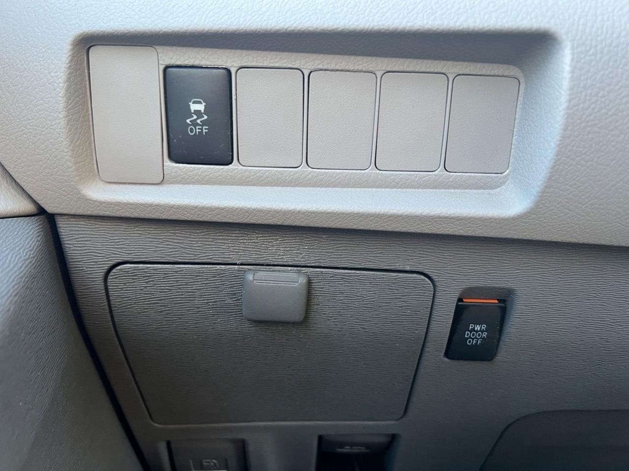 2017 Toyota Sienna LE 8-Passenger - Photo #26