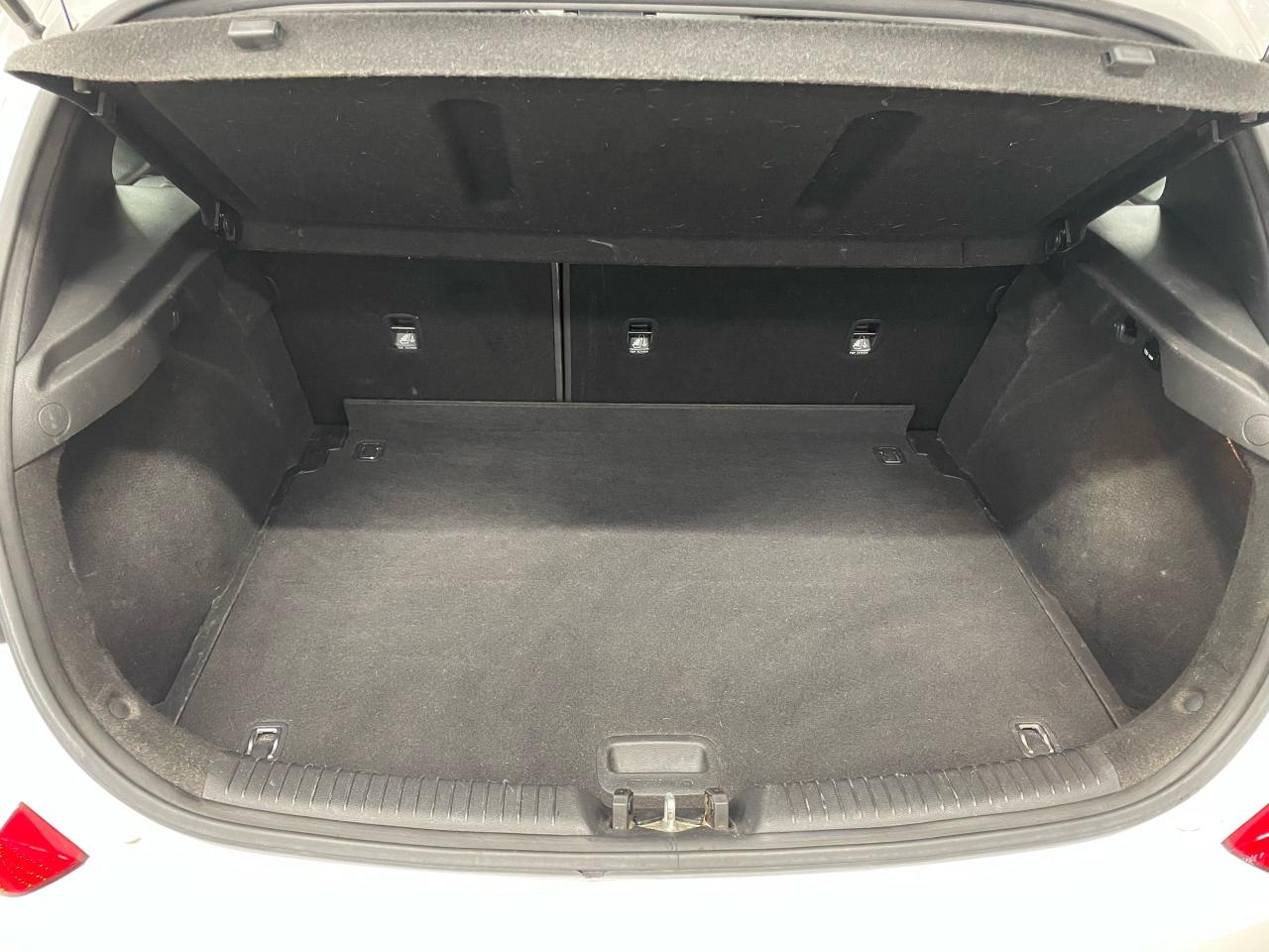 2018 Hyundai Elantra GT GLS Photo6