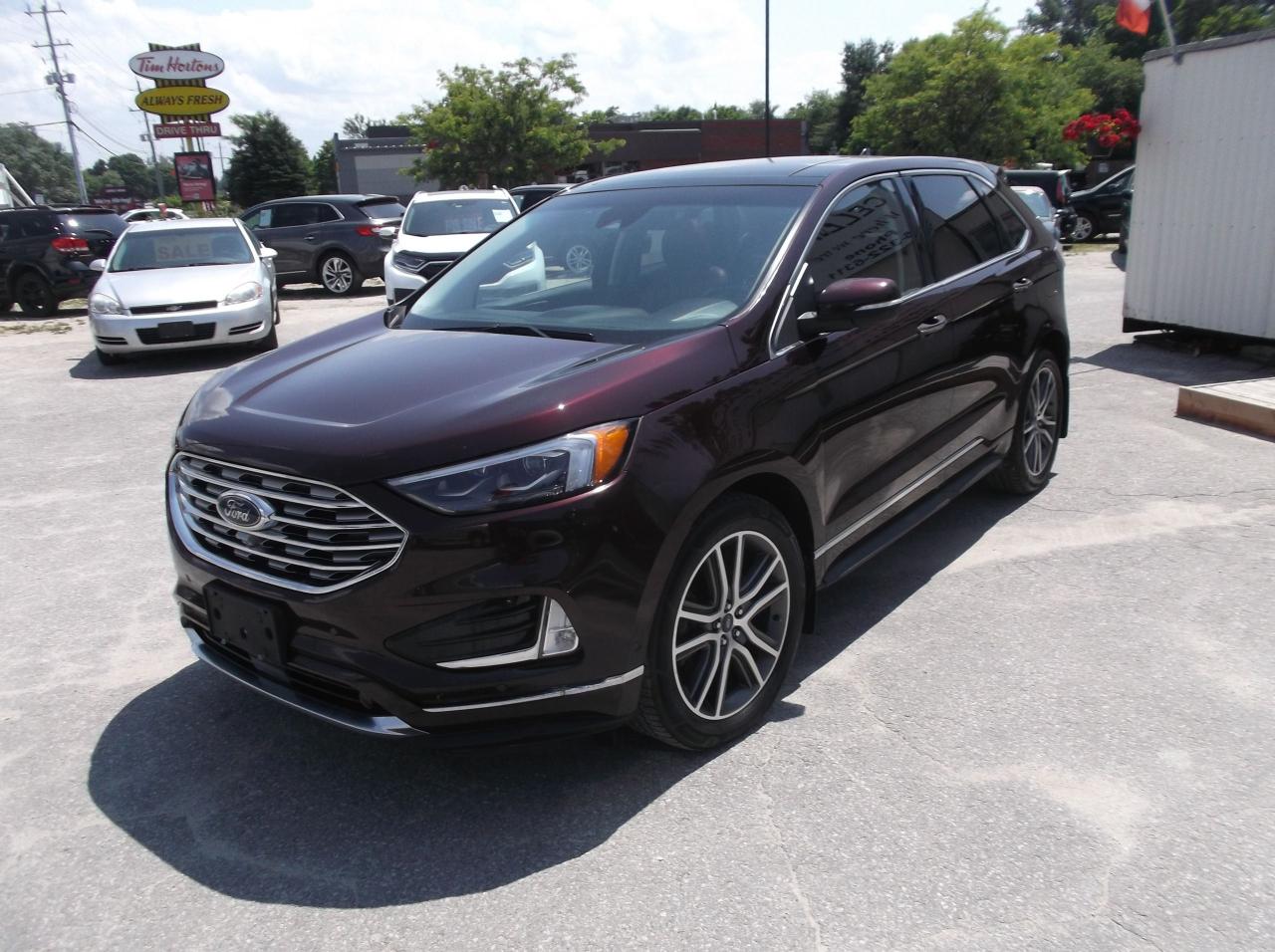 2019 Ford Edge AWD Titanium Photo2