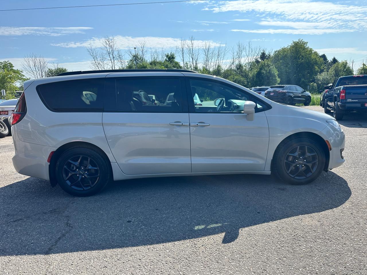 2020 Chrysler Pacifica Touring-L HTD LTHR 8-Pass Nav XM StowNGo BackupCam Photo4