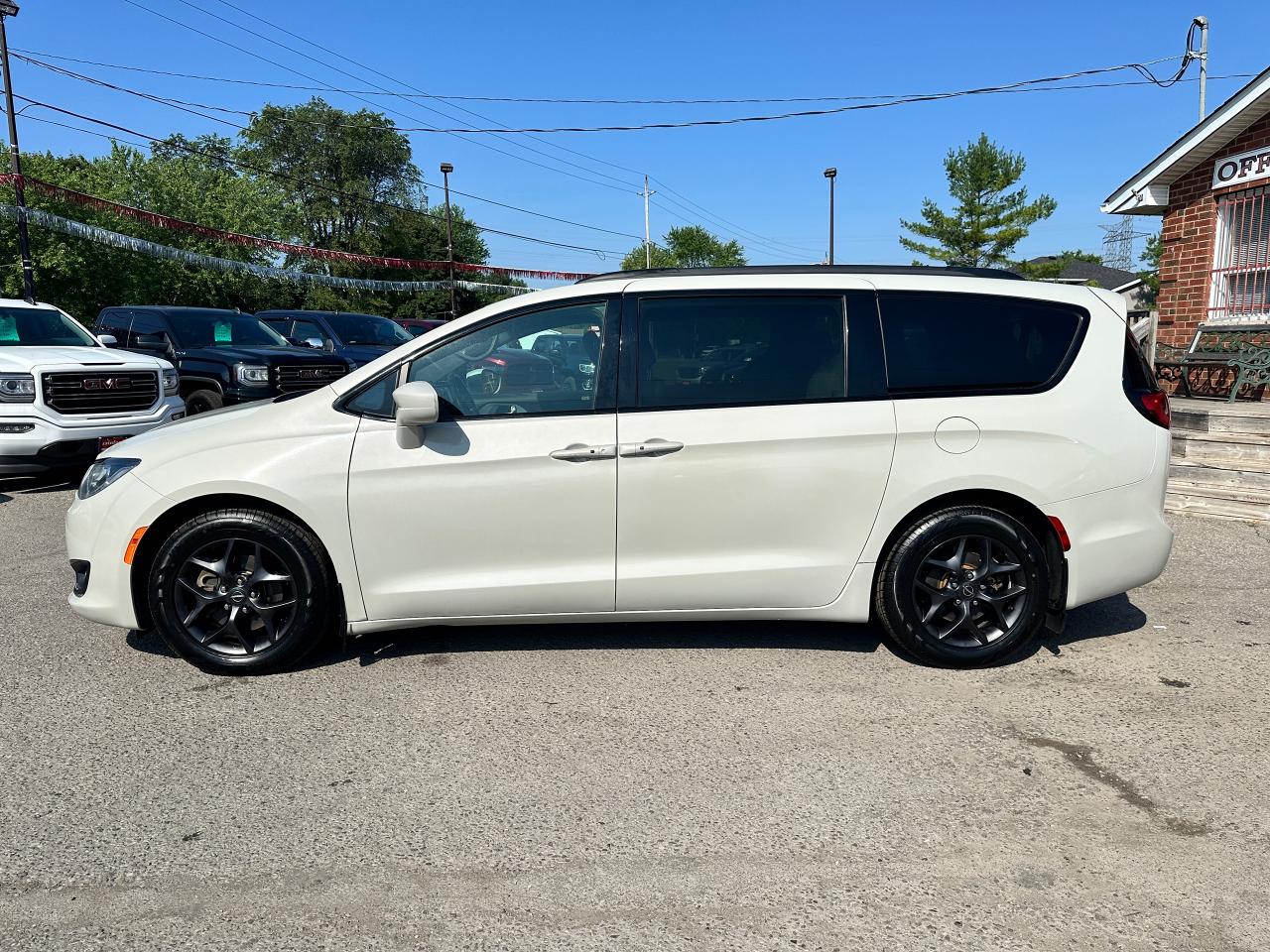 2020 Chrysler Pacifica Touring-L HTD LTHR 8-Pass Nav XM StowNGo BackupCam Photo2