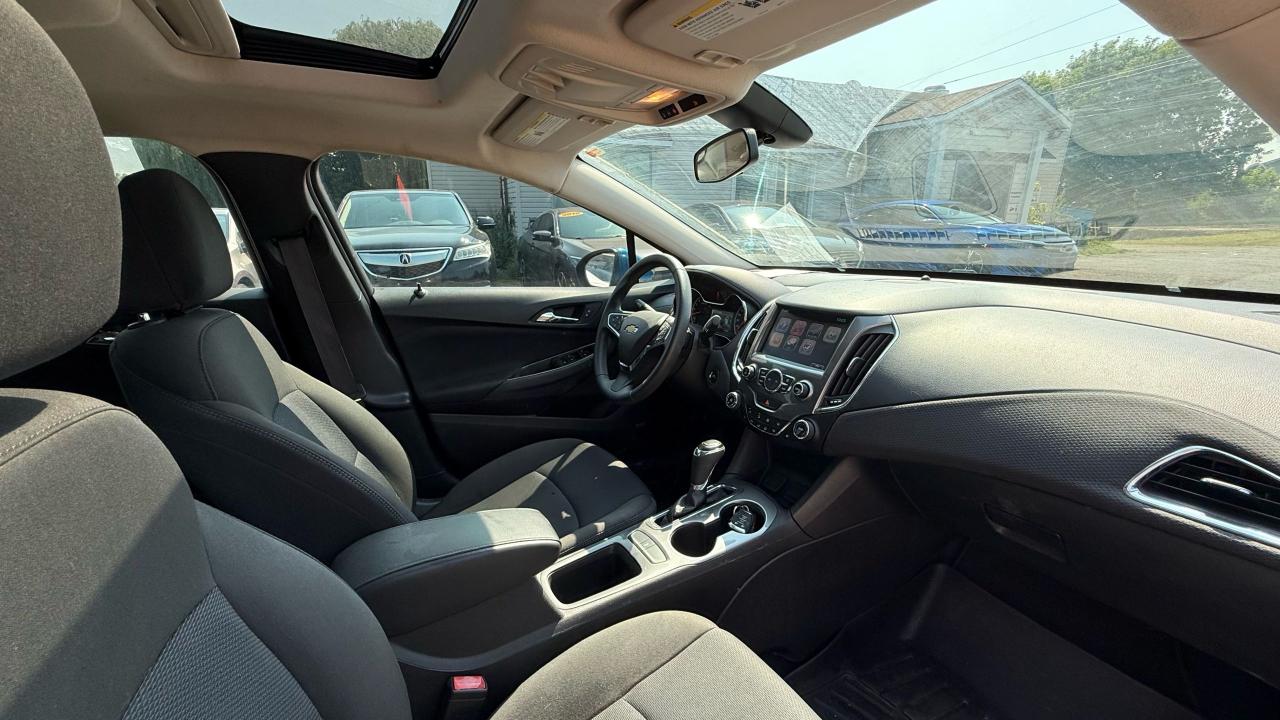 2016 Chevrolet Cruze LT - Photo #10
