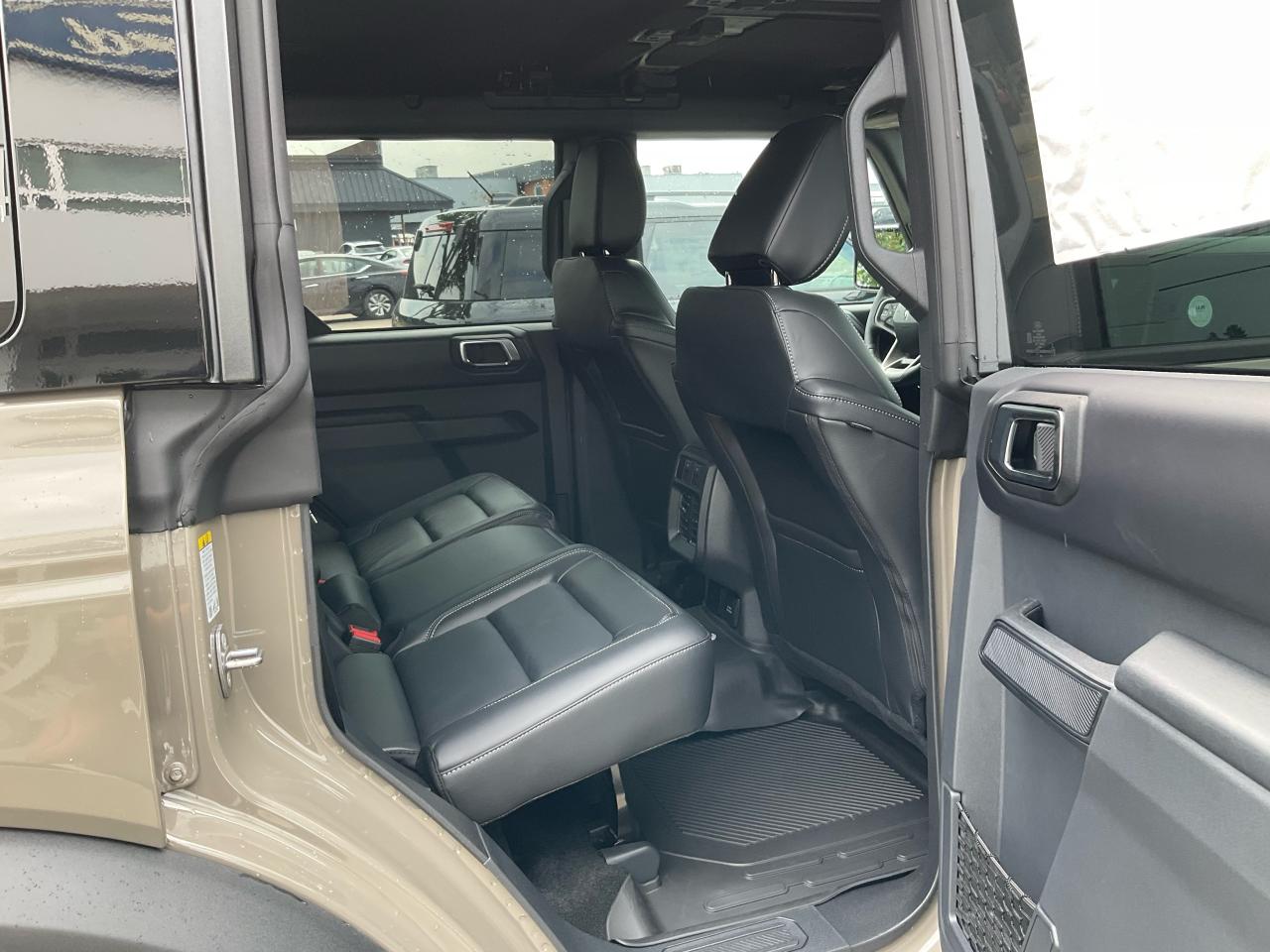 2025 Ford Bronco Outer Banks Photo5