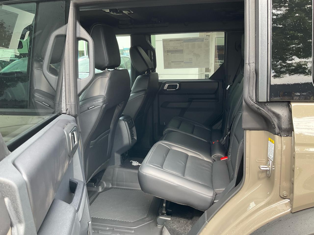 2025 Ford Bronco Outer Banks Photo5