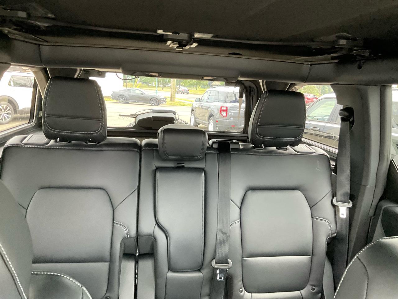 2025 Ford Bronco Outer Banks Photo5