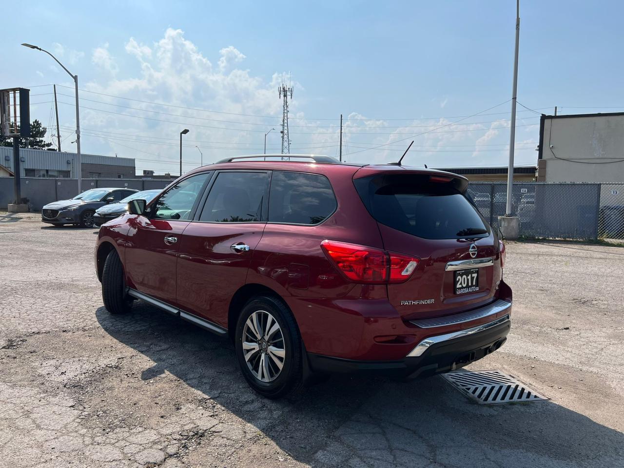 2017 Nissan Pathfinder 4WD 7PASS FULLY LOADED SUNROOF BLINDSPOT BACKUPCAM Photo3