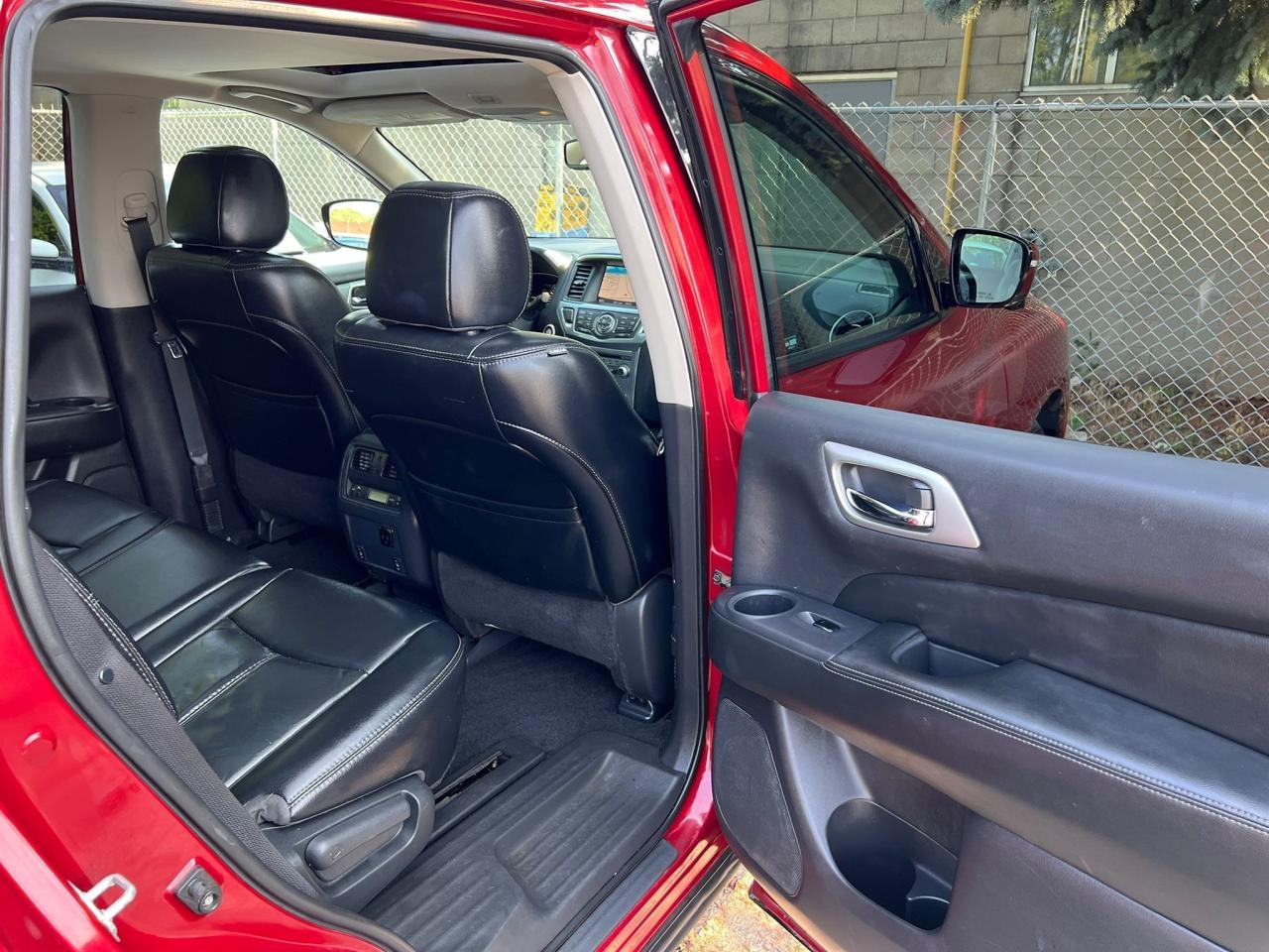 2017 Nissan Pathfinder 4WD 7PASS FULLY LOADED SUNROOF BLINDSPOT BACKUPCAM - Photo #17