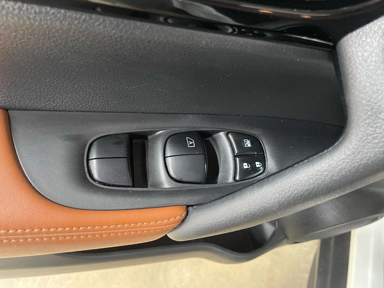 2018 Nissan Rogue SL Photo12