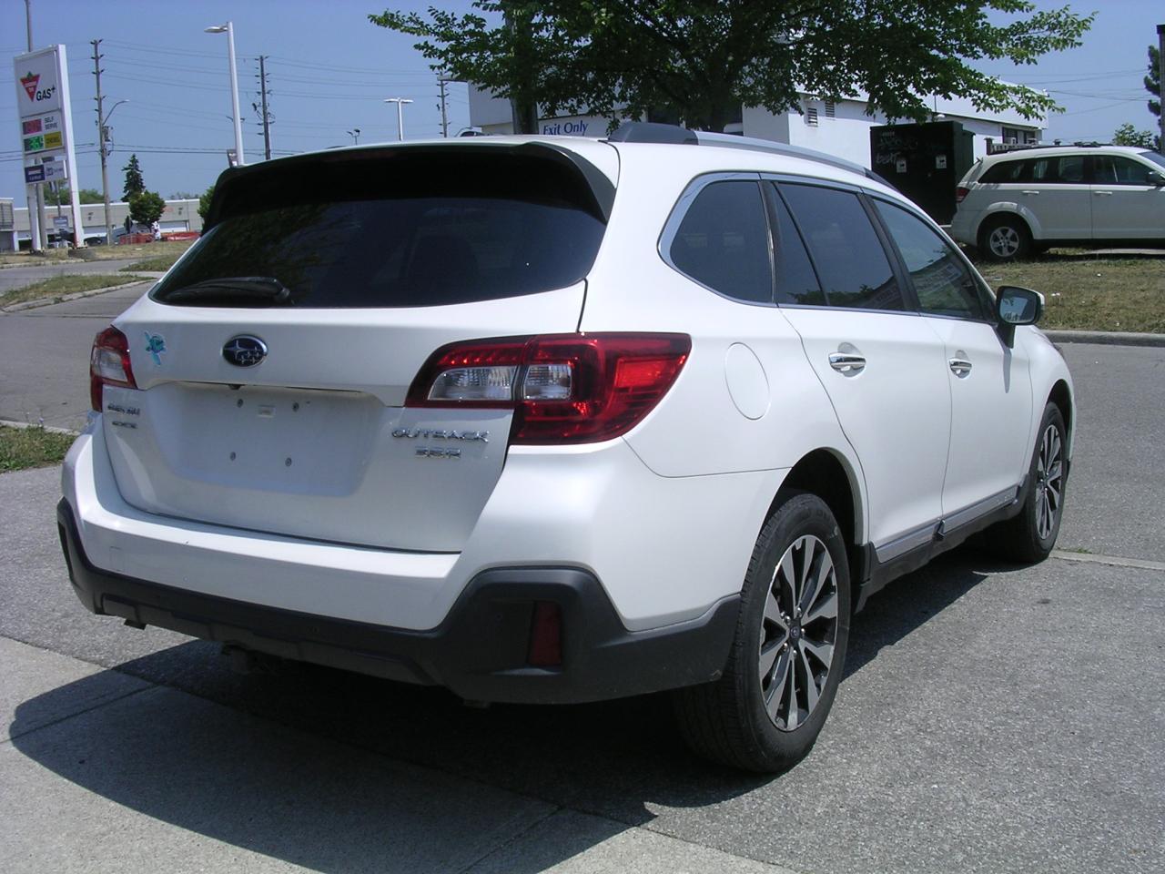 2018 Subaru Outback 3.6R Premier w/EyeSight Pkg - Photo #3