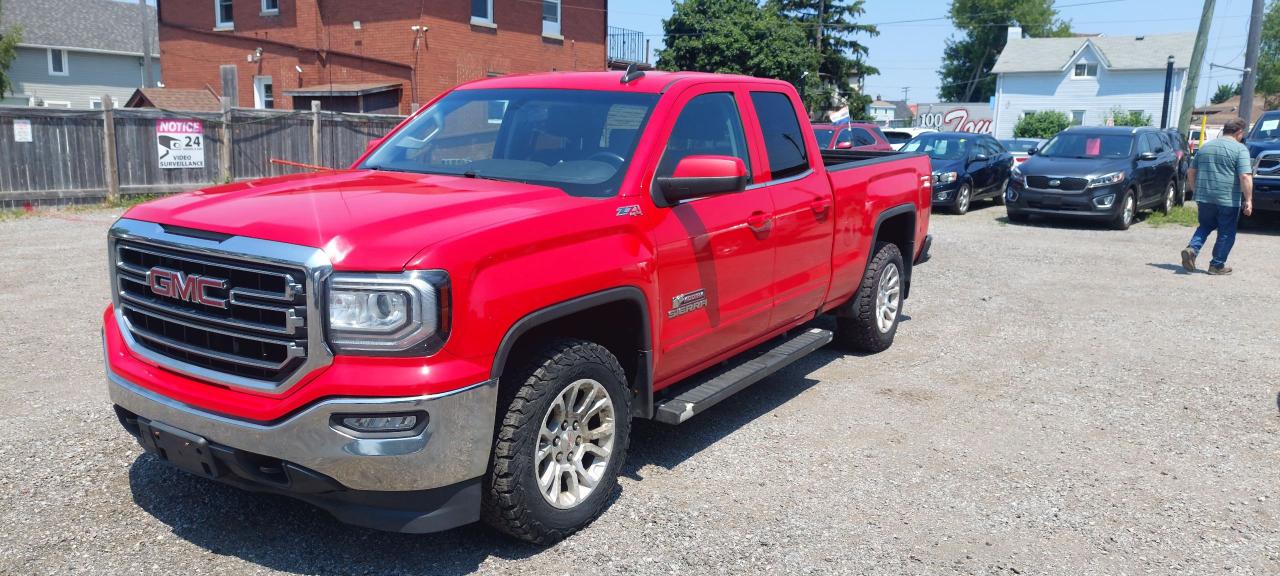 2017 GMC Sierra 1500 SLE Photo2