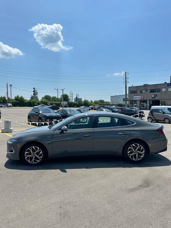 2022 Hyundai Sonata PREFERRED - Photo #2