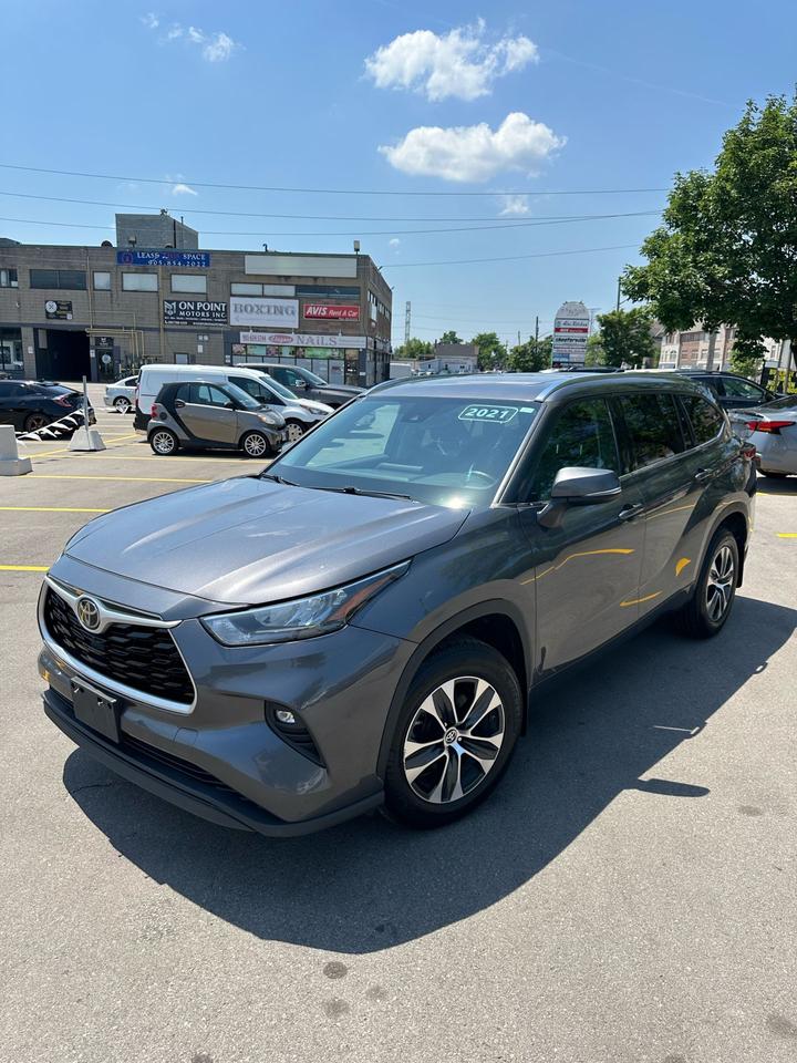 2021 Toyota Highlander XLE - Photo #2